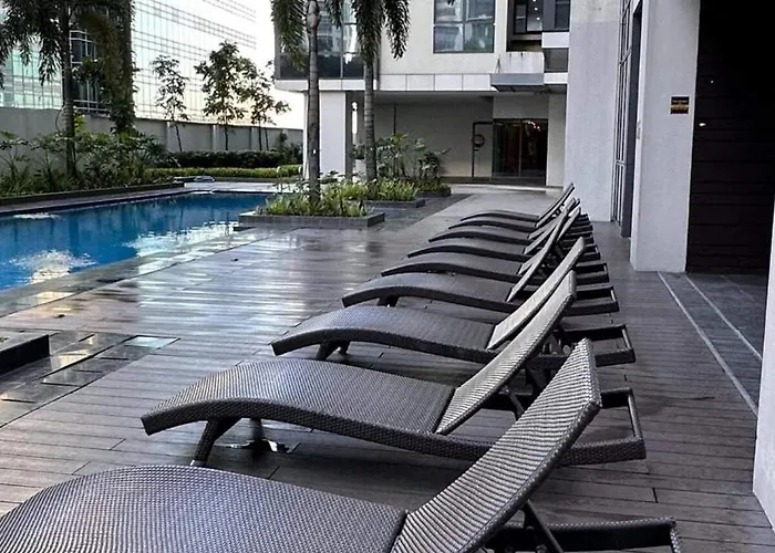 Eastwood Qc 2br Walk To Mall Cafés&dining Manila