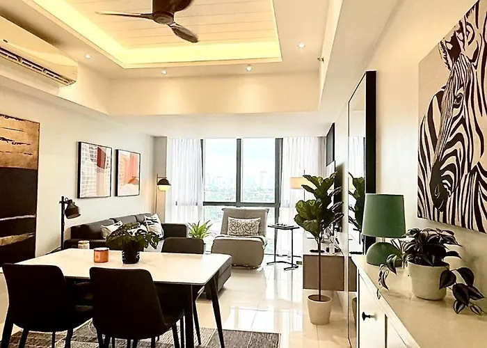 Eastwood Qc 2br Walk To Mall Cafés&dining Apartamento