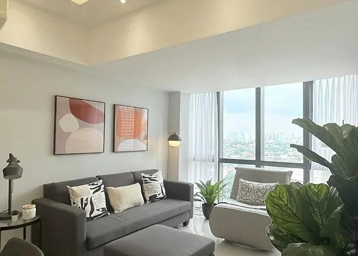 Eastwood Qc 2br Walk To Mall Cafés&dining Apartamento