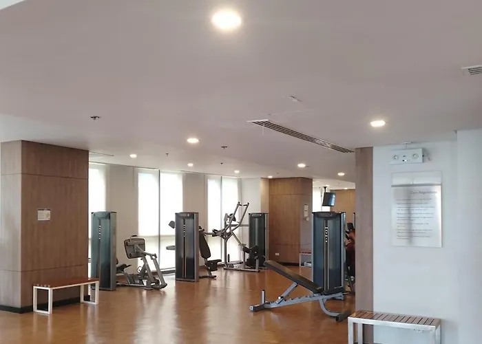 Eastwood Qc 2br Walk To Mall Cafés&dining Apartamento